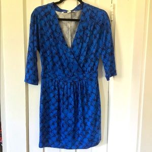 Diane von Furstenburg Blue v neck dress size 8